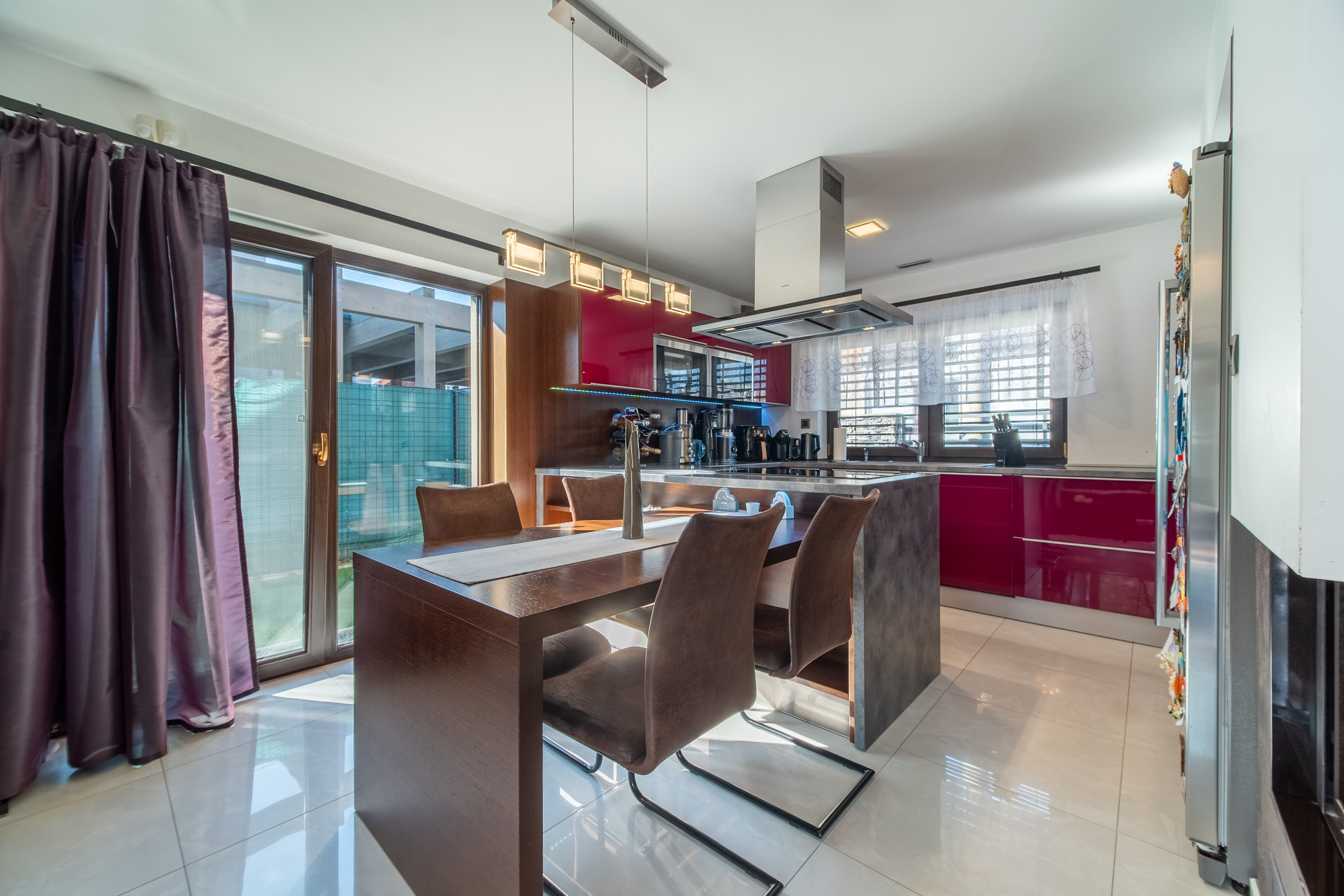 Moderný, kompletne zariadený rodinný dom - Trnava Spiegelsaal