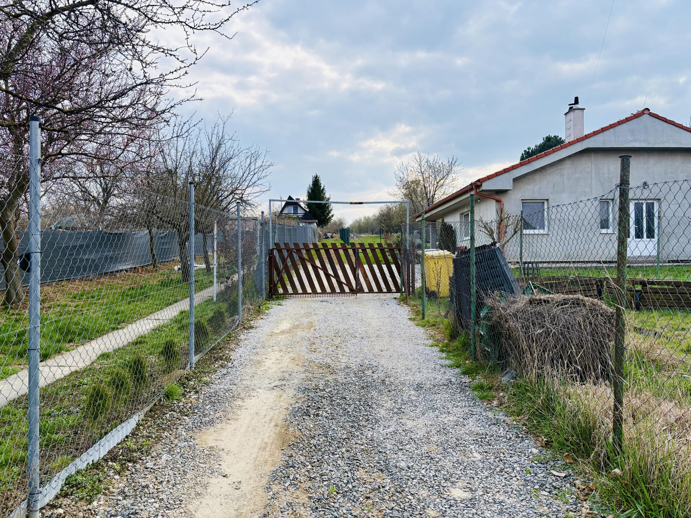 Záhrada a relax v blízkosti priehrady a Malých Karpát
